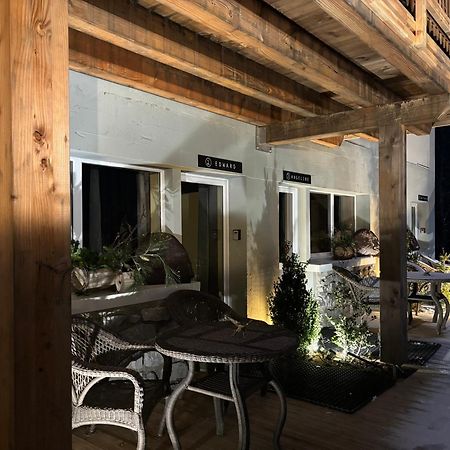 Les Secrets - Suites & Apartments Монрьон Экстерьер фото