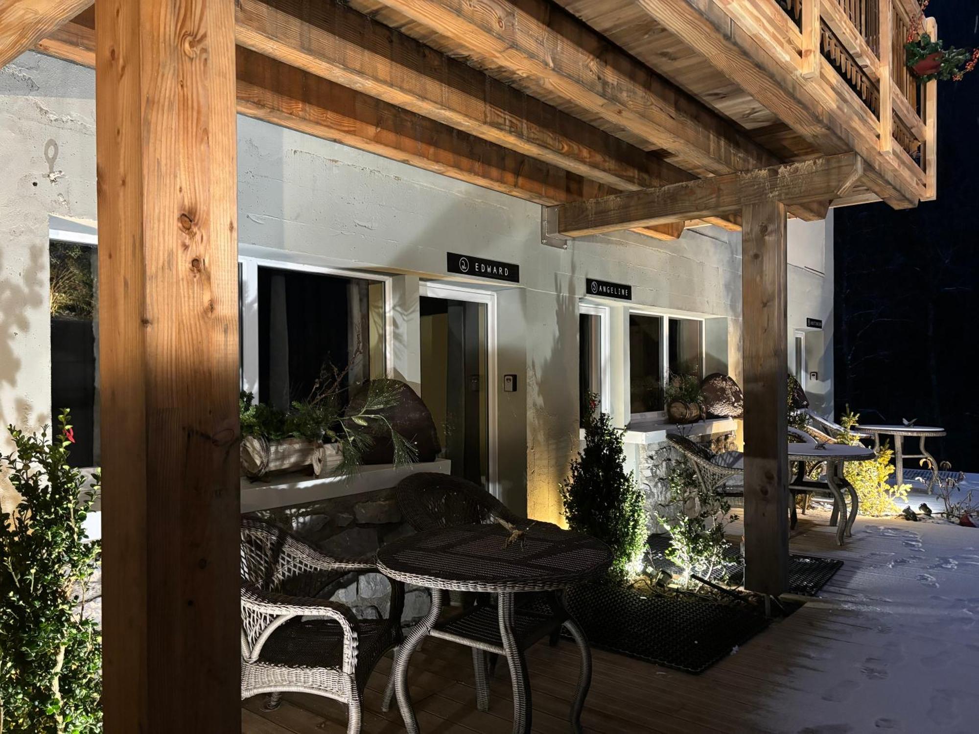 Les Secrets - Suites & Apartments Монрьон Экстерьер фото