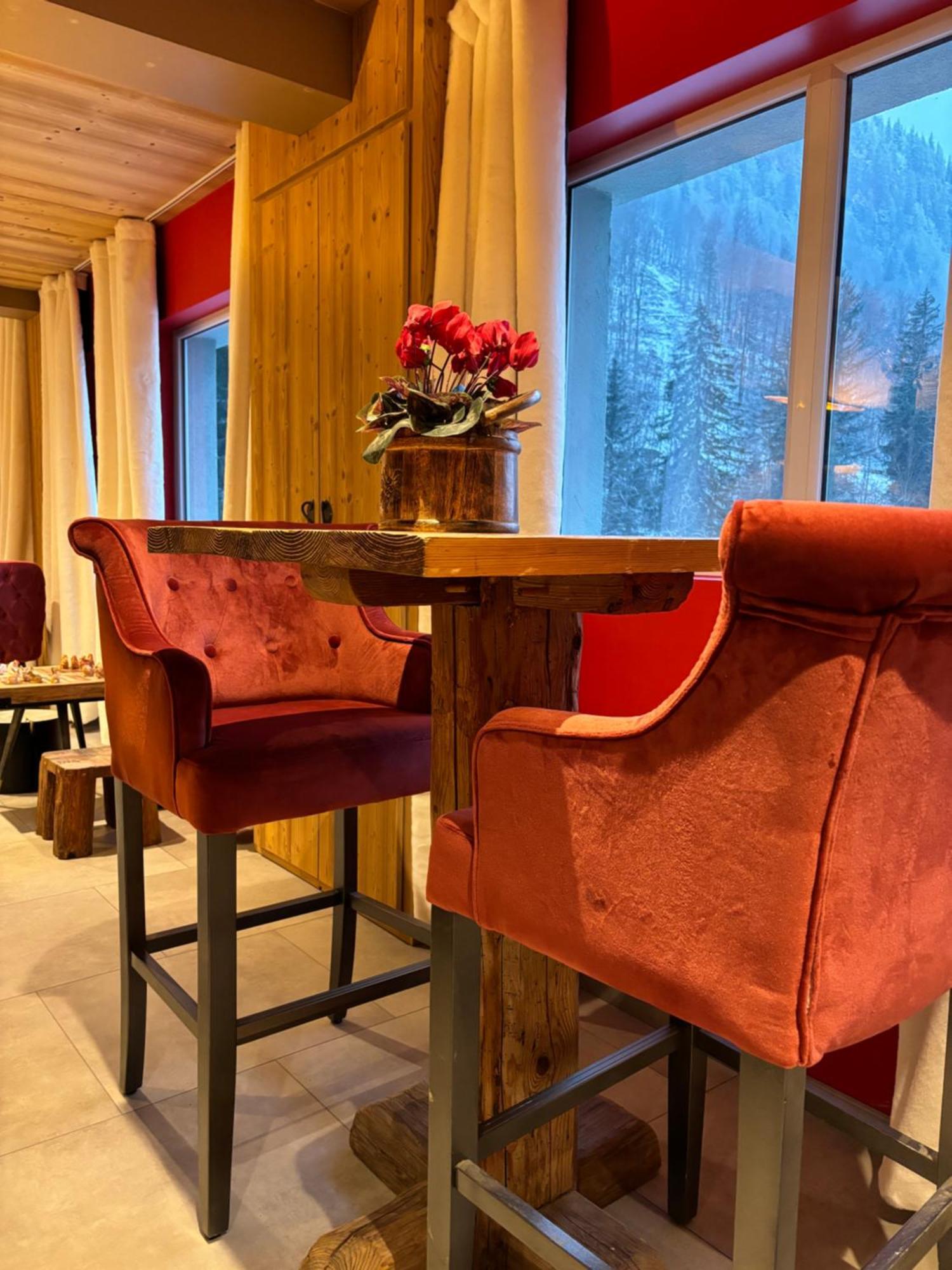 Les Secrets - Suites & Apartments Монрьон Экстерьер фото