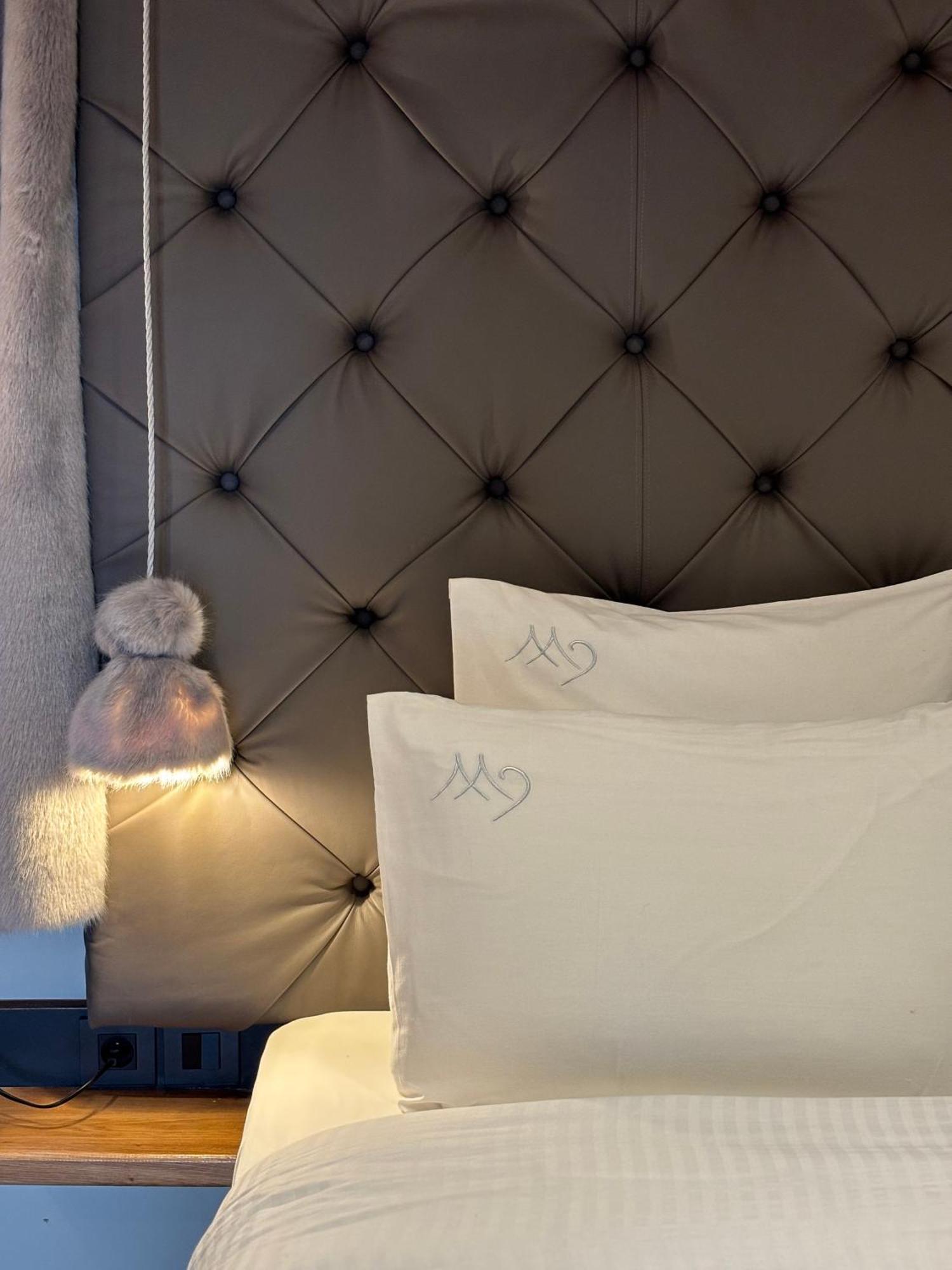 Les Secrets - Suites & Apartments Монрьон Экстерьер фото
