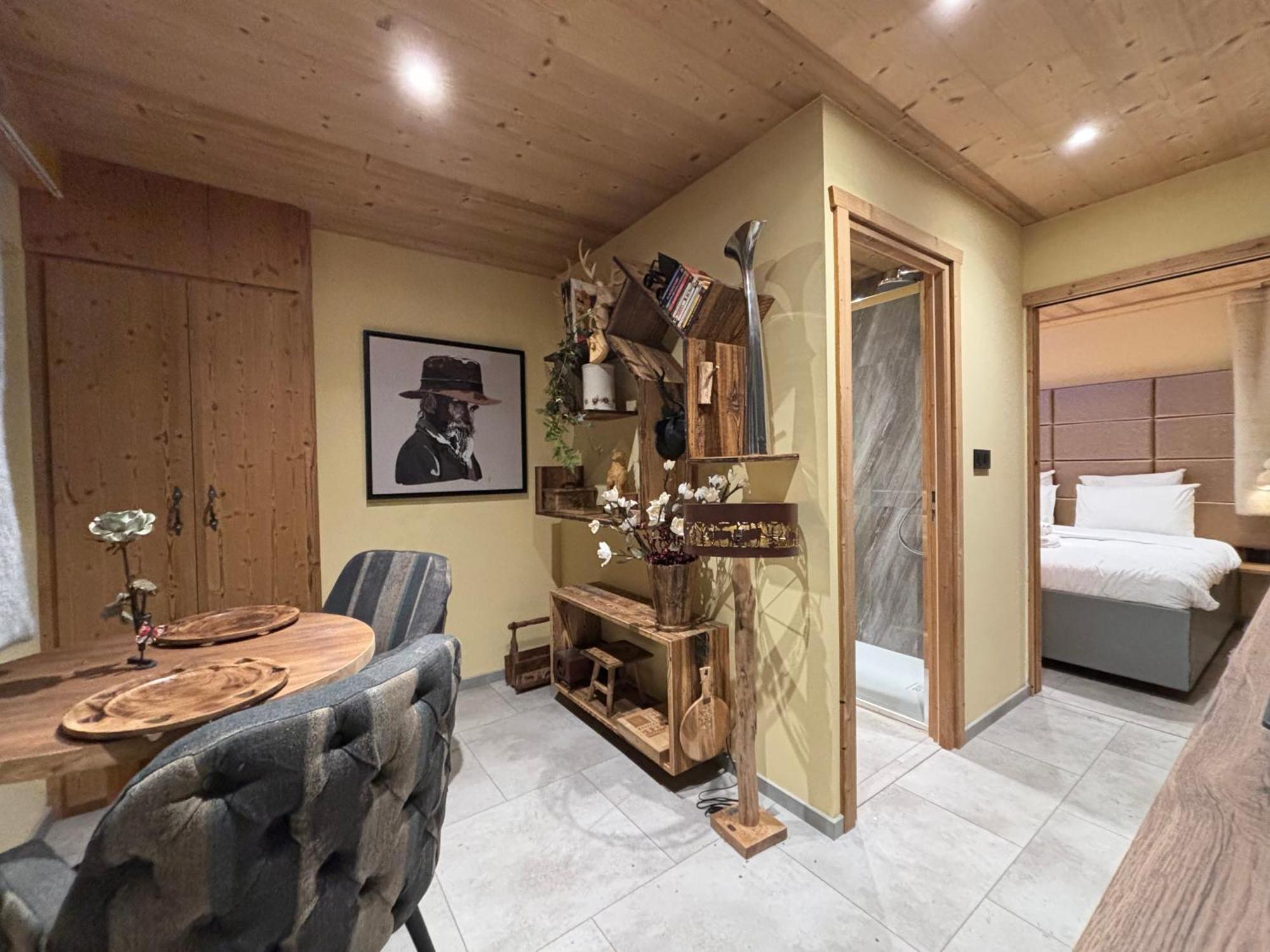 Les Secrets - Suites & Apartments Монрьон Экстерьер фото