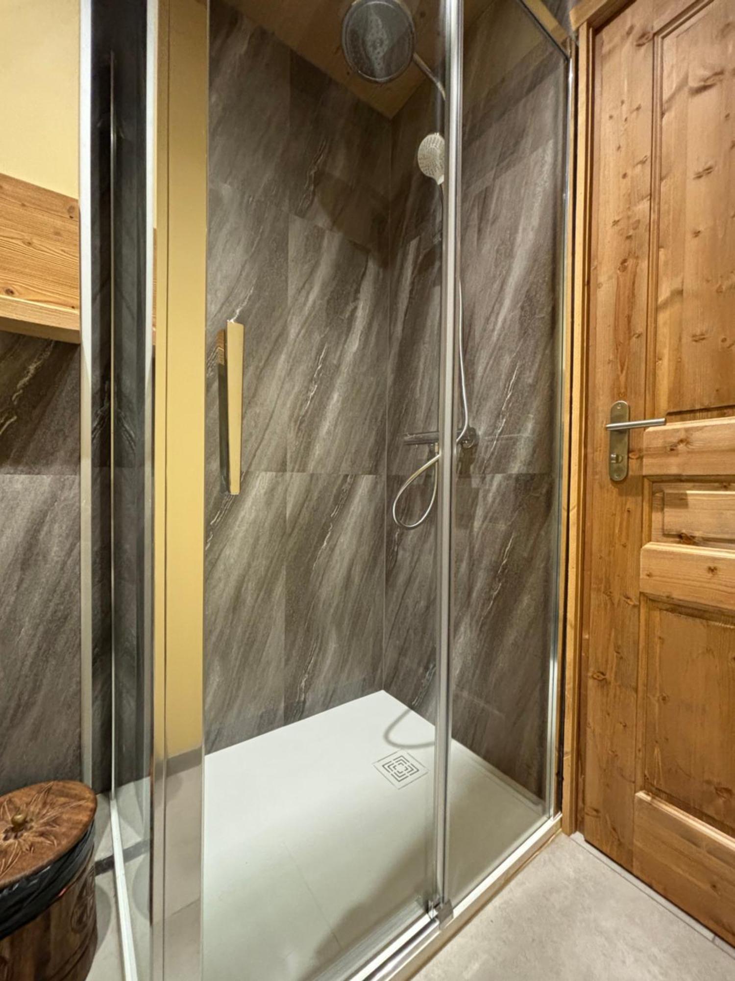 Les Secrets - Suites & Apartments Монрьон Экстерьер фото